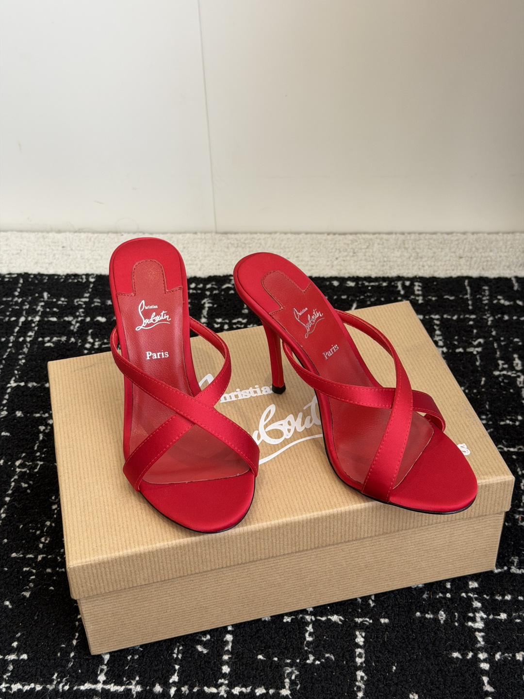 代购级 Christian Louboutin 春夏新款时装走秀芭蕾蝴蝶结高跟凉拖 CL红底永远的YYDS 𝐶ℎ𝑟𝑖𝑠𝑡 代购级 Christian Louboutin 春夏新款时装走秀芭蕾蝴蝶结高跟凉拖 CL红底永远的YYDS 𝐶ℎ𝑟𝑖𝑠𝑡