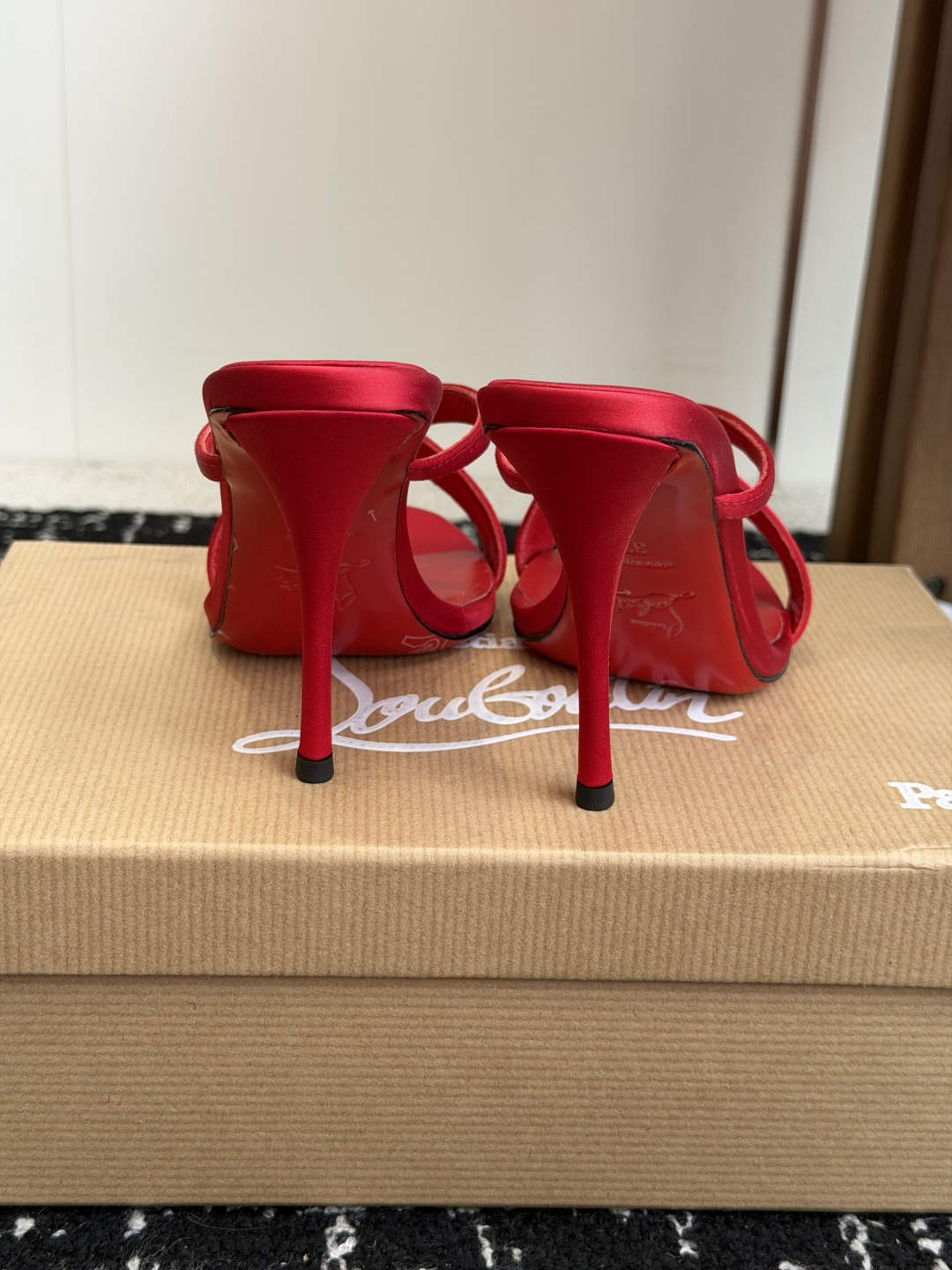 代购级 Christian Louboutin 春夏新款时装走秀芭蕾蝴蝶结高跟凉拖 CL红底永远的YYDS 𝐶ℎ𝑟𝑖𝑠𝑡 代购级 Christian Louboutin 春夏新款时装走秀芭蕾蝴蝶结高跟凉拖 CL红底永远的YYDS 𝐶ℎ𝑟𝑖𝑠𝑡
