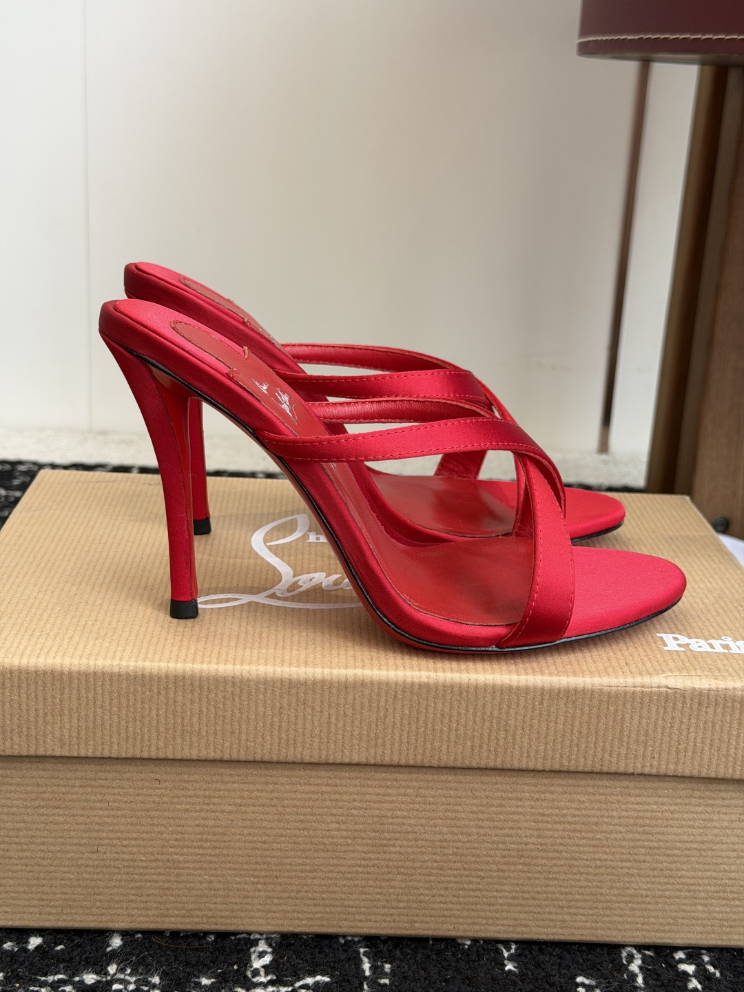 代购级 Christian Louboutin 春夏新款时装走秀芭蕾蝴蝶结高跟凉拖 CL红底永远的YYDS 𝐶ℎ𝑟𝑖𝑠𝑡 代购级 Christian Louboutin 春夏新款时装走秀芭蕾蝴蝶结高跟凉拖 CL红底永远的YYDS 𝐶ℎ𝑟𝑖𝑠𝑡