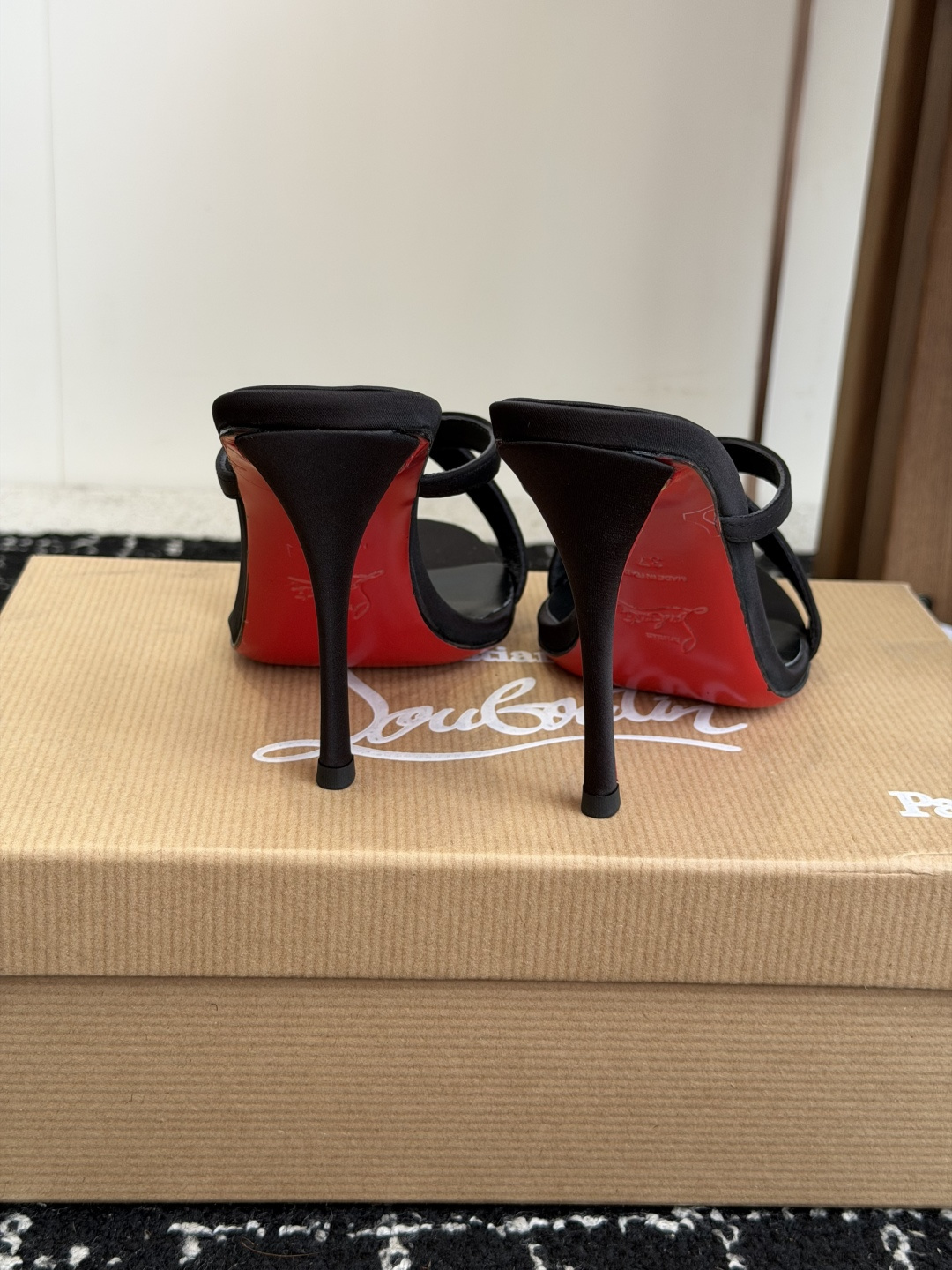 代购级 Christian Louboutin 春夏新款时装走秀芭蕾蝴蝶结高跟凉拖 CL红底永远的YYDS 𝐶ℎ𝑟𝑖𝑠𝑡 代购级 Christian Louboutin 春夏新款时装走秀芭蕾蝴蝶结高跟凉拖 CL红底永远的YYDS 𝐶ℎ𝑟𝑖𝑠𝑡