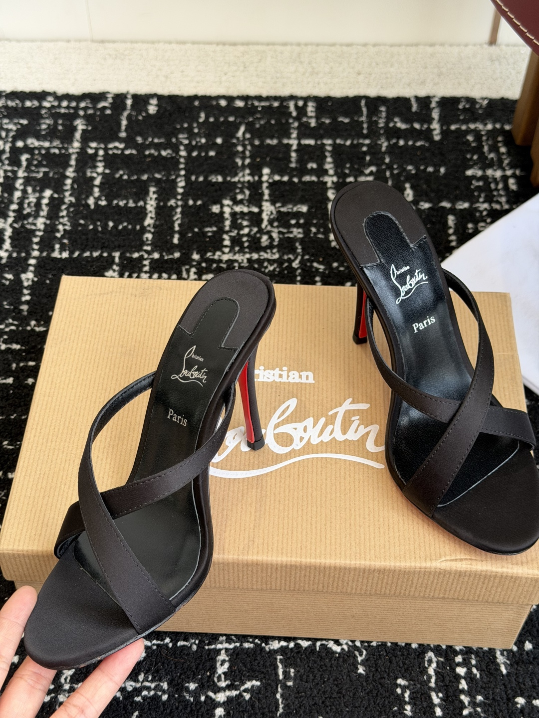代购级 Christian Louboutin 春夏新款时装走秀芭蕾蝴蝶结高跟凉拖 CL红底永远的YYDS 𝐶ℎ𝑟𝑖𝑠𝑡 代购级 Christian Louboutin 春夏新款时装走秀芭蕾蝴蝶结高跟凉拖 CL红底永远的YYDS 𝐶ℎ𝑟𝑖𝑠𝑡