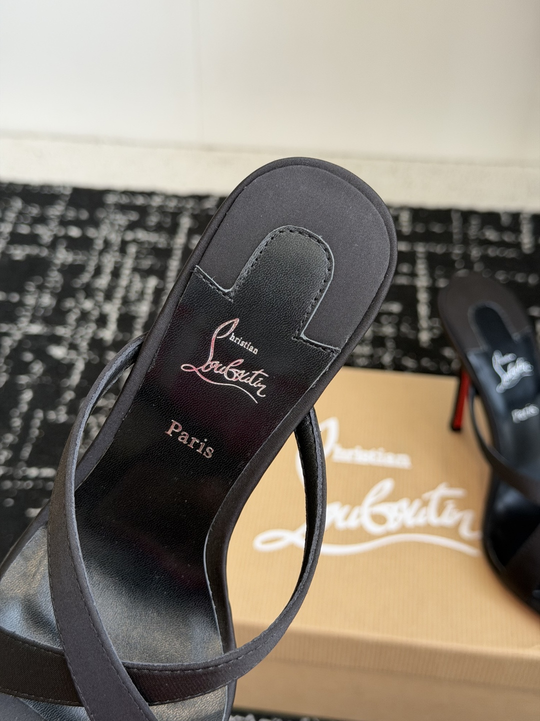 代购级 Christian Louboutin 春夏新款时装走秀芭蕾蝴蝶结高跟凉拖 CL红底永远的YYDS 𝐶ℎ𝑟𝑖𝑠𝑡 代购级 Christian Louboutin 春夏新款时装走秀芭蕾蝴蝶结高跟凉拖 CL红底永远的YYDS 𝐶ℎ𝑟𝑖𝑠𝑡