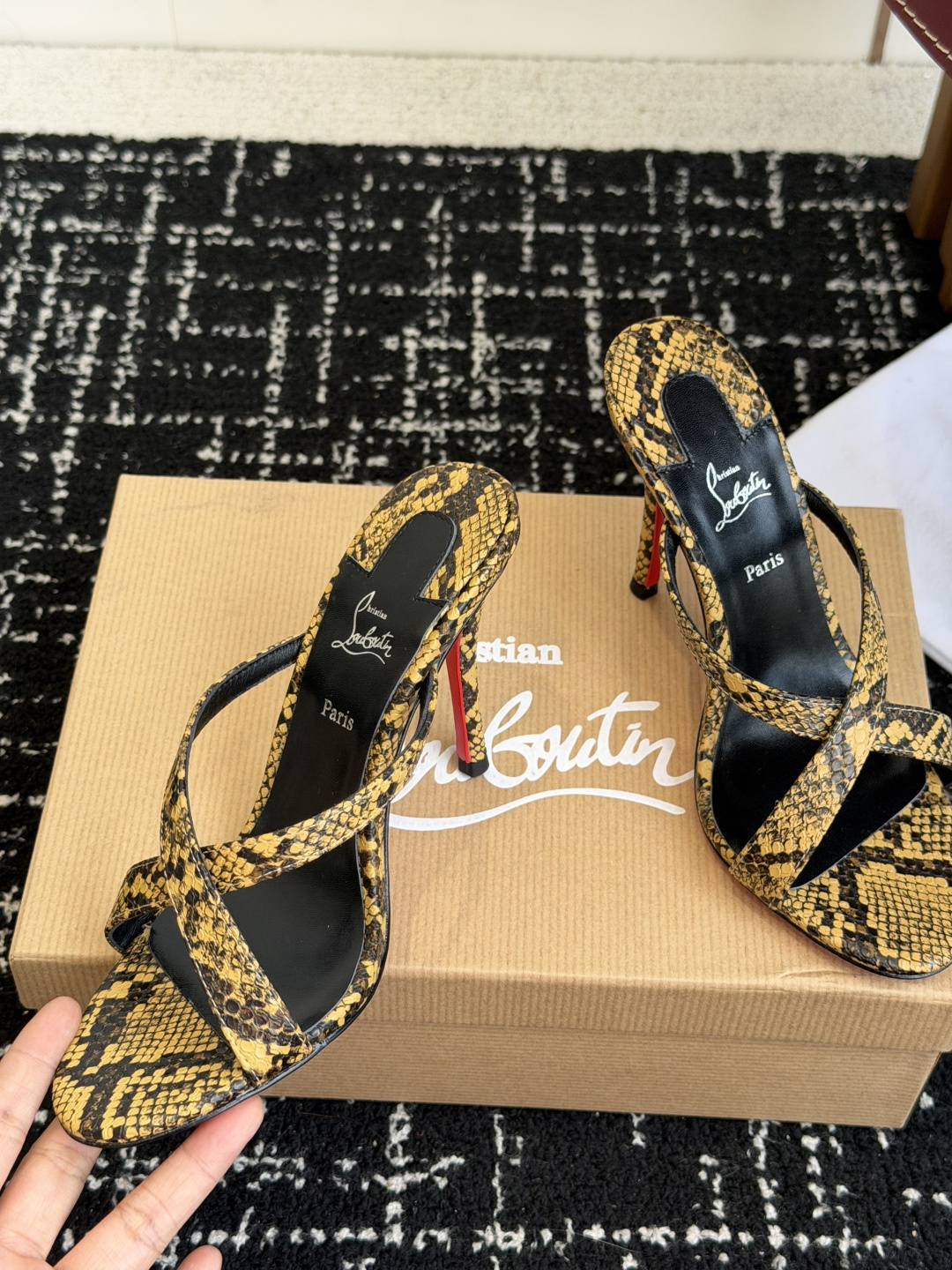 代购级 Christian Louboutin 春夏新款时装走秀芭蕾蝴蝶结高跟凉拖 CL红底永远的YYDS 𝐶ℎ𝑟𝑖𝑠𝑡 代购级 Christian Louboutin 春夏新款时装走秀芭蕾蝴蝶结高跟凉拖 CL红底永远的YYDS 𝐶ℎ𝑟𝑖𝑠𝑡