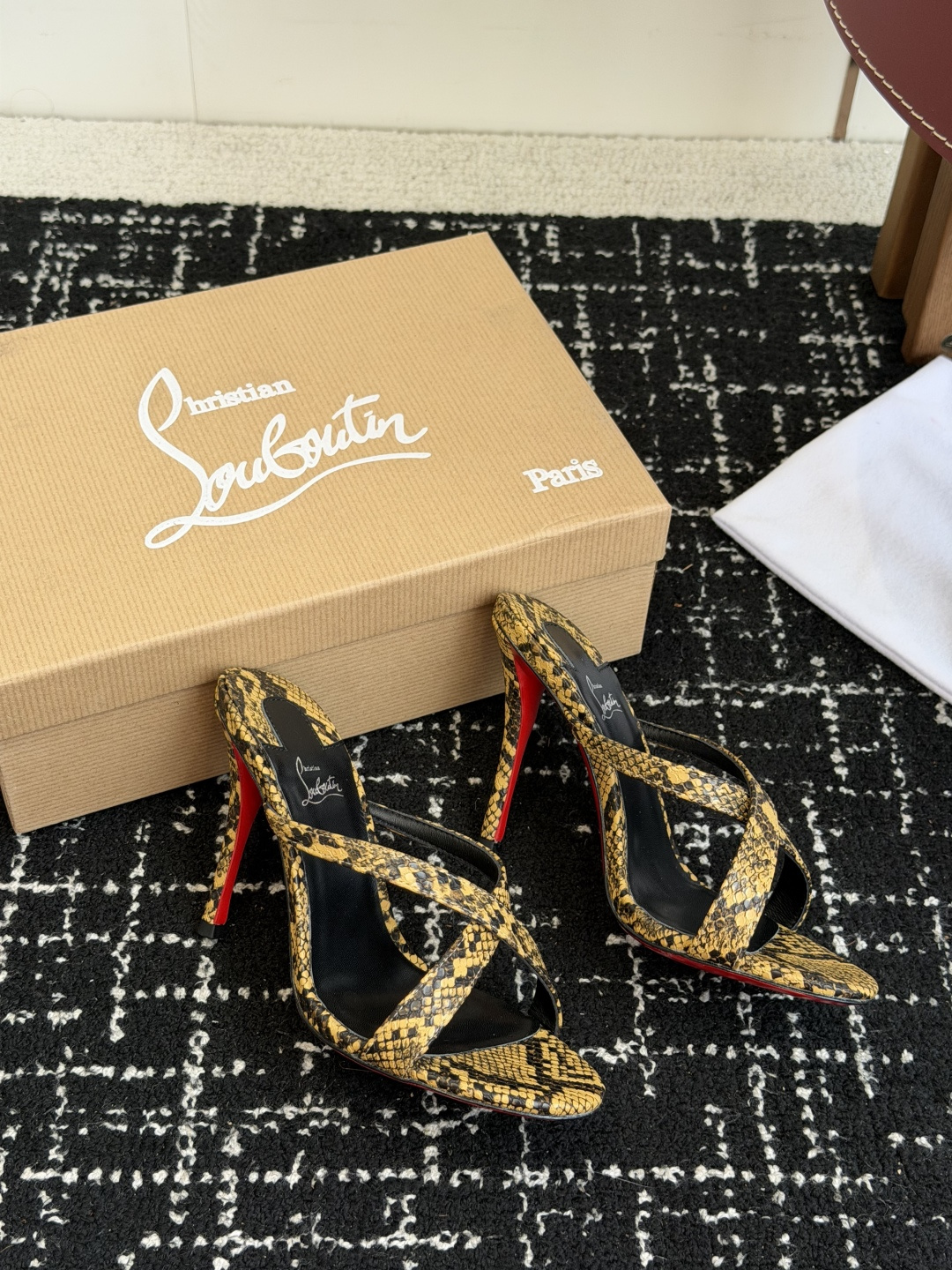 代购级 Christian Louboutin 春夏新款时装走秀芭蕾蝴蝶结高跟凉拖 CL红底永远的YYDS 𝐶ℎ𝑟𝑖𝑠𝑡 代购级 Christian Louboutin 春夏新款时装走秀芭蕾蝴蝶结高跟凉拖 CL红底永远的YYDS 𝐶ℎ𝑟𝑖𝑠𝑡