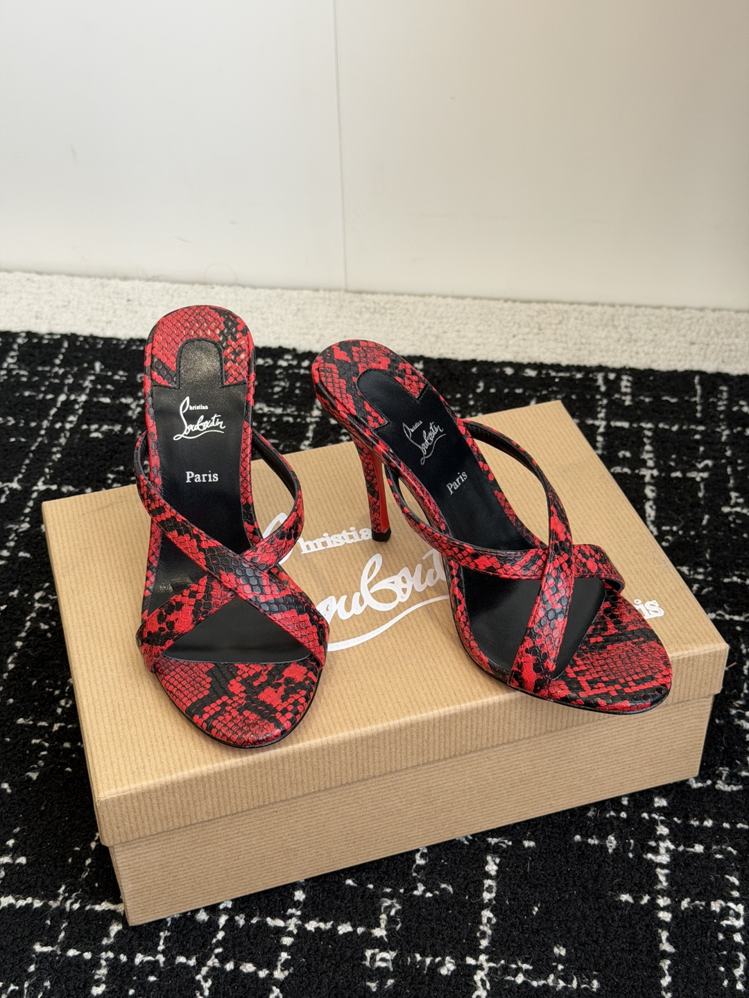 代购级 Christian Louboutin 春夏新款时装走秀芭蕾蝴蝶结高跟凉拖 CL红底永远的YYDS 𝐶ℎ𝑟𝑖𝑠𝑡 代购级 Christian Louboutin 春夏新款时装走秀芭蕾蝴蝶结高跟凉拖 CL红底永远的YYDS 𝐶ℎ𝑟𝑖𝑠𝑡