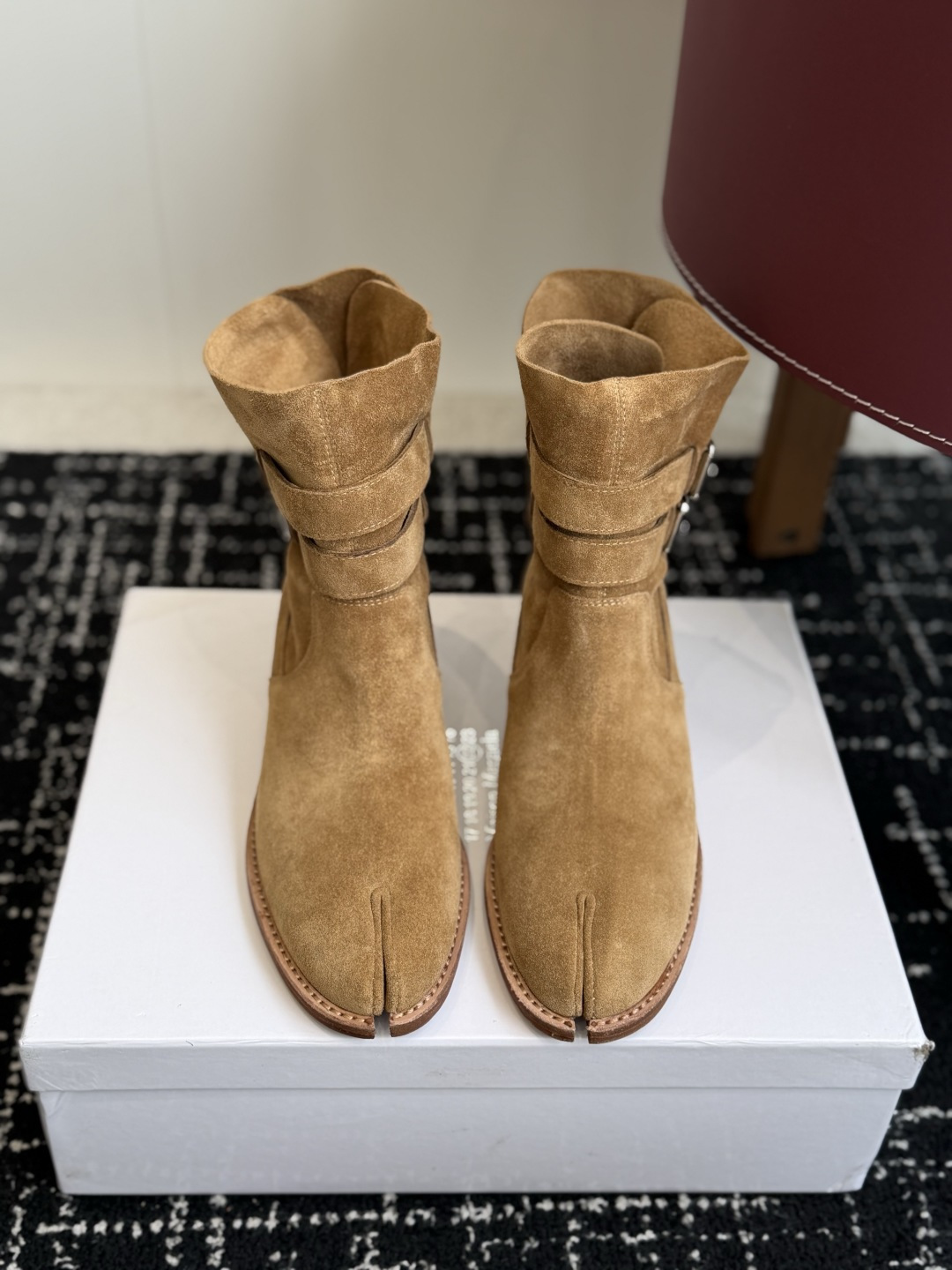 代购级 MaisonMargiela MM6 马吉拉分趾系列低跟分趾靴 告别臃肿，专为当代独立、气质都市女性打造高级鞋履