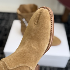 代购级 MaisonMargiela MM6 马吉拉分趾系列低跟分趾靴 告别臃肿,专为当代独立、气质都市女性打造高级鞋履 代购级 MaisonMargiela MM6 马吉拉分趾系列低跟分趾靴 告别臃肿,专为当代独立、气质都市女性打造高级鞋履