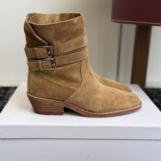 代购级 MaisonMargiela MM6 马吉拉分趾系列低跟分趾靴 告别臃肿,专为当代独立、气质都市女性打造高级鞋履 代购级 MaisonMargiela MM6 马吉拉分趾系列低跟分趾靴 告别臃肿,专为当代独立、气质都市女性打造高级鞋履