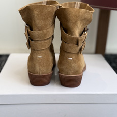 代购级 MaisonMargiela MM6 马吉拉分趾系列低跟分趾靴 告别臃肿,专为当代独立、气质都市女性打造高级鞋履 代购级 MaisonMargiela MM6 马吉拉分趾系列低跟分趾靴 告别臃肿,专为当代独立、气质都市女性打造高级鞋履