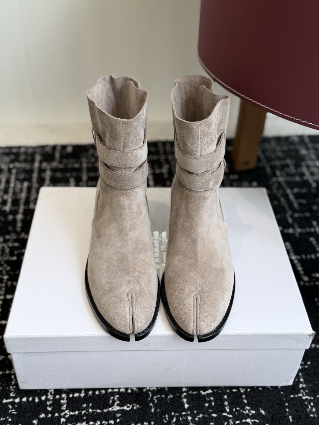 代购级 MaisonMargiela MM6 马吉拉分趾系列低跟分趾靴 告别臃肿，专为当代独立、气质都市女性打造高级鞋履