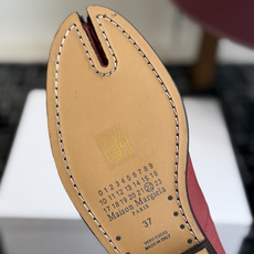 代购级 MaisonMargiela MM6 马吉拉分趾系列低跟分趾靴 告别臃肿,专为当代独立、气质都市女性打造高级鞋履 代购级 MaisonMargiela MM6 马吉拉分趾系列低跟分趾靴 告别臃肿,专为当代独立、气质都市女性打造高级鞋履