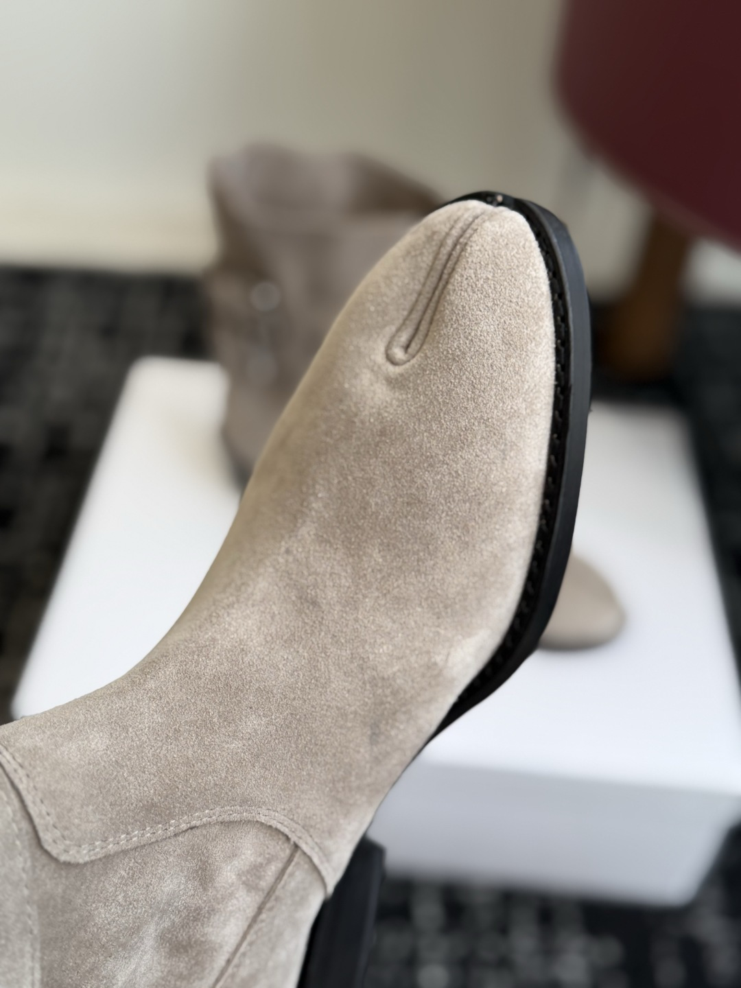 代购级 MaisonMargiela MM6 马吉拉分趾系列低跟分趾靴 告别臃肿,专为当代独立、气质都市女性打造高级鞋履 代购级 MaisonMargiela MM6 马吉拉分趾系列低跟分趾靴 告别臃肿,专为当代独立、气质都市女性打造高级鞋履