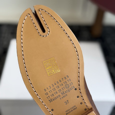 代购级 MaisonMargiela MM6 马吉拉分趾系列低跟分趾靴 告别臃肿,专为当代独立、气质都市女性打造高级鞋履 代购级 MaisonMargiela MM6 马吉拉分趾系列低跟分趾靴 告别臃肿,专为当代独立、气质都市女性打造高级鞋履