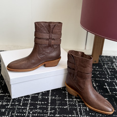 代购级 MaisonMargiela MM6 马吉拉分趾系列低跟分趾靴 告别臃肿,专为当代独立、气质都市女性打造高级鞋履 代购级 MaisonMargiela MM6 马吉拉分趾系列低跟分趾靴 告别臃肿,专为当代独立、气质都市女性打造高级鞋履