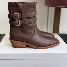 代购级 MaisonMargiela MM6 马吉拉分趾系列低跟分趾靴 告别臃肿,专为当代独立、气质都市女性打造高级鞋履 代购级 MaisonMargiela MM6 马吉拉分趾系列低跟分趾靴 告别臃肿,专为当代独立、气质都市女性打造高级鞋履