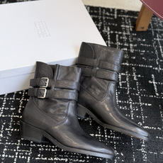 代购级 MaisonMargiela MM6 马吉拉分趾系列低跟分趾靴 告别臃肿,专为当代独立、气质都市女性打造高级鞋履 代购级 MaisonMargiela MM6 马吉拉分趾系列低跟分趾靴 告别臃肿,专为当代独立、气质都市女性打造高级鞋履