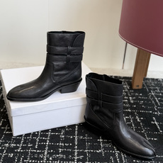 代购级 MaisonMargiela MM6 马吉拉分趾系列低跟分趾靴 告别臃肿,专为当代独立、气质都市女性打造高级鞋履 代购级 MaisonMargiela MM6 马吉拉分趾系列低跟分趾靴 告别臃肿,专为当代独立、气质都市女性打造高级鞋履