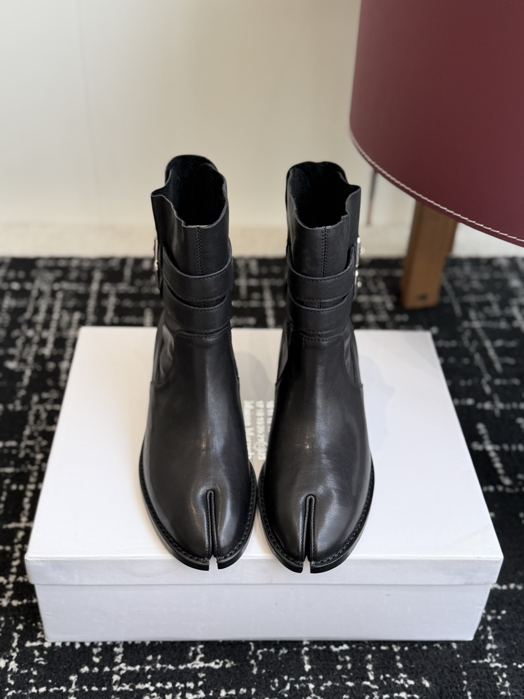 代购级 MaisonMargiela MM6 马吉拉分趾系列低跟分趾靴 告别臃肿，专为当代独立、气质都市女性打造高级鞋履