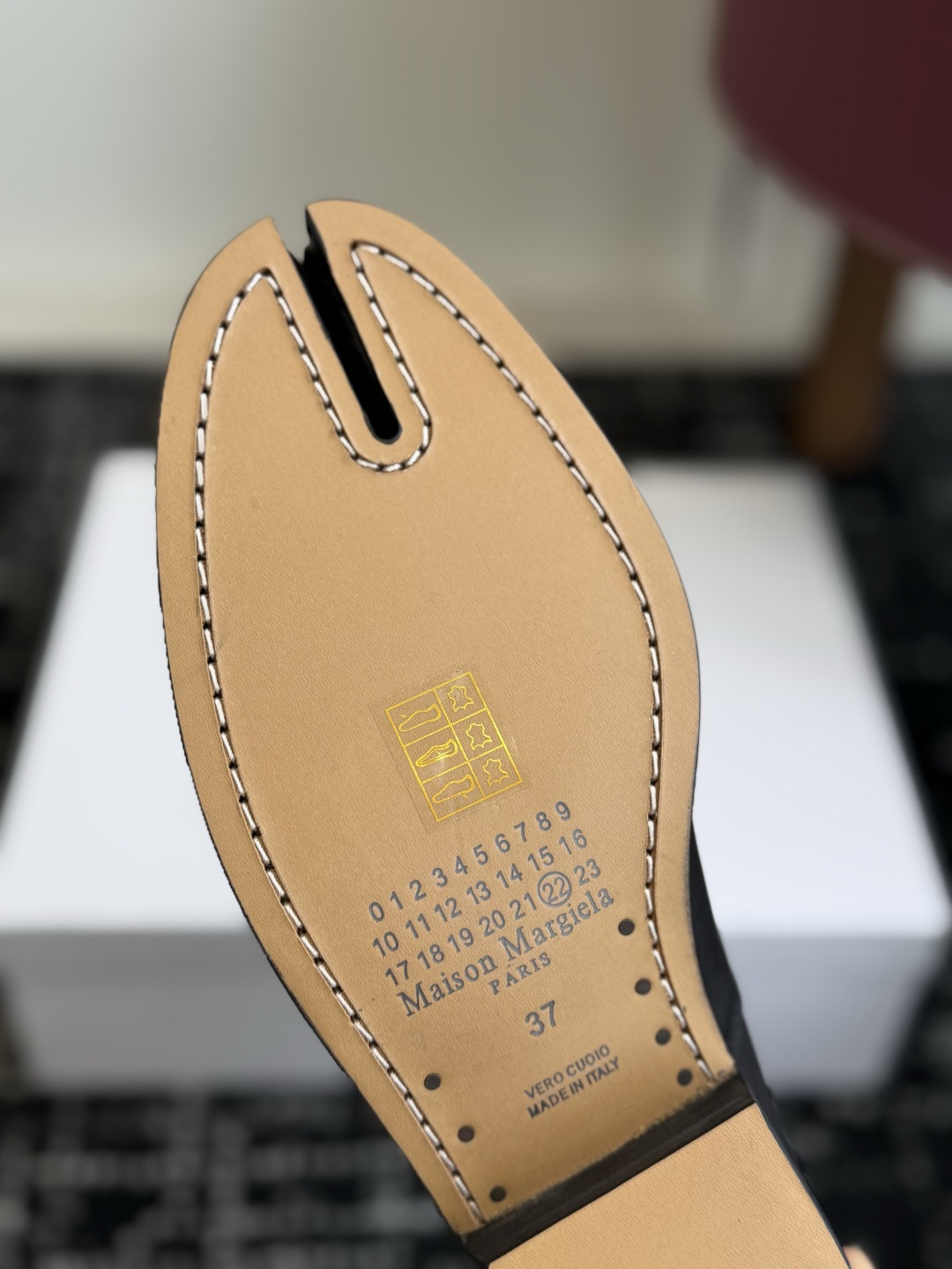 代购级 MaisonMargiela MM6 马吉拉分趾系列低跟分趾靴 告别臃肿,专为当代独立、气质都市女性打造高级鞋履 代购级 MaisonMargiela MM6 马吉拉分趾系列低跟分趾靴 告别臃肿,专为当代独立、气质都市女性打造高级鞋履