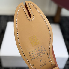 代购级 MaisonMargiela MM6 马吉拉分趾系列低跟分趾靴 告别臃肿,专为当代独立、气质都市女性打造高级鞋履 代购级 MaisonMargiela MM6 马吉拉分趾系列低跟分趾靴 告别臃肿,专为当代独立、气质都市女性打造高级鞋履