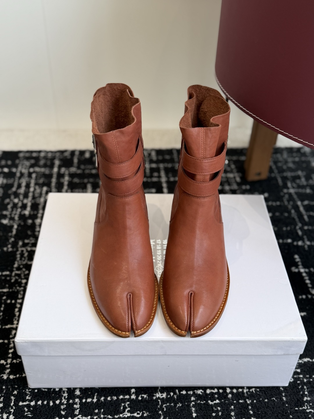 代购级 MaisonMargiela MM6 马吉拉分趾系列低跟分趾靴 告别臃肿，专为当代独立、气质都市女性打造高级鞋履