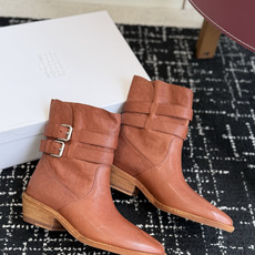 代购级 MaisonMargiela MM6 马吉拉分趾系列低跟分趾靴 告别臃肿,专为当代独立、气质都市女性打造高级鞋履 代购级 MaisonMargiela MM6 马吉拉分趾系列低跟分趾靴 告别臃肿,专为当代独立、气质都市女性打造高级鞋履