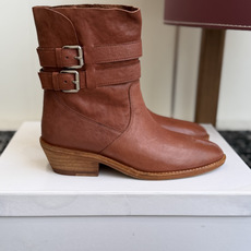 代购级 MaisonMargiela MM6 马吉拉分趾系列低跟分趾靴 告别臃肿,专为当代独立、气质都市女性打造高级鞋履 代购级 MaisonMargiela MM6 马吉拉分趾系列低跟分趾靴 告别臃肿,专为当代独立、气质都市女性打造高级鞋履