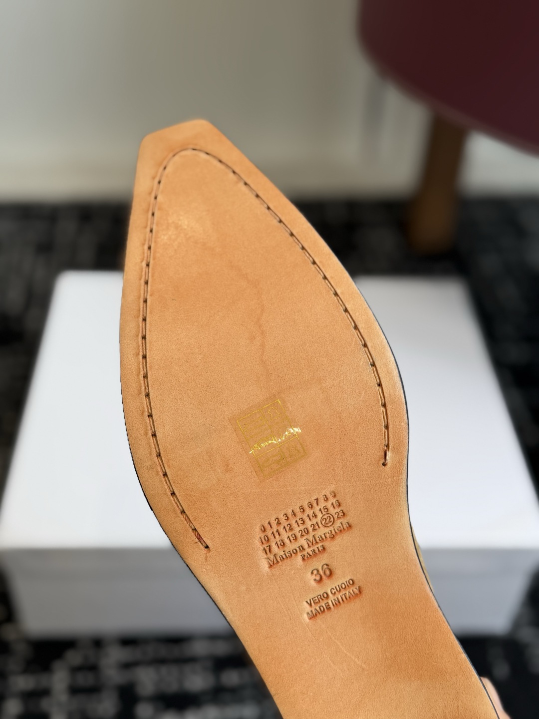 代购级 mm6 马吉拉 26ss秋冬新品 复古 奇异底型 切尔西 尖头 短靴  mm6这一季好看的款式真的是很多 比如这