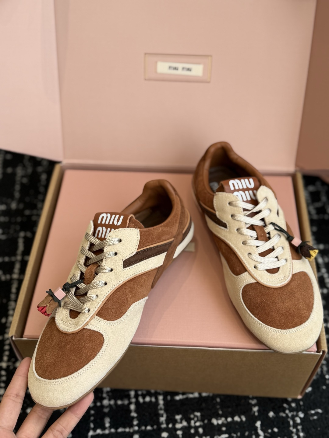 代购级（⚠️官网同步✈️盒包装） Miu Miu 26ss  新色 新款走秀MiuMiu 玛丽珍款德训 休闲鞋  秀场工