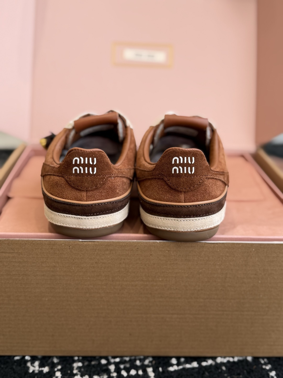 代购级（⚠️官网同步✈️盒包装） Miu Miu 26ss  新色 新款走秀MiuMiu 玛丽珍款德训 休闲鞋  秀场工