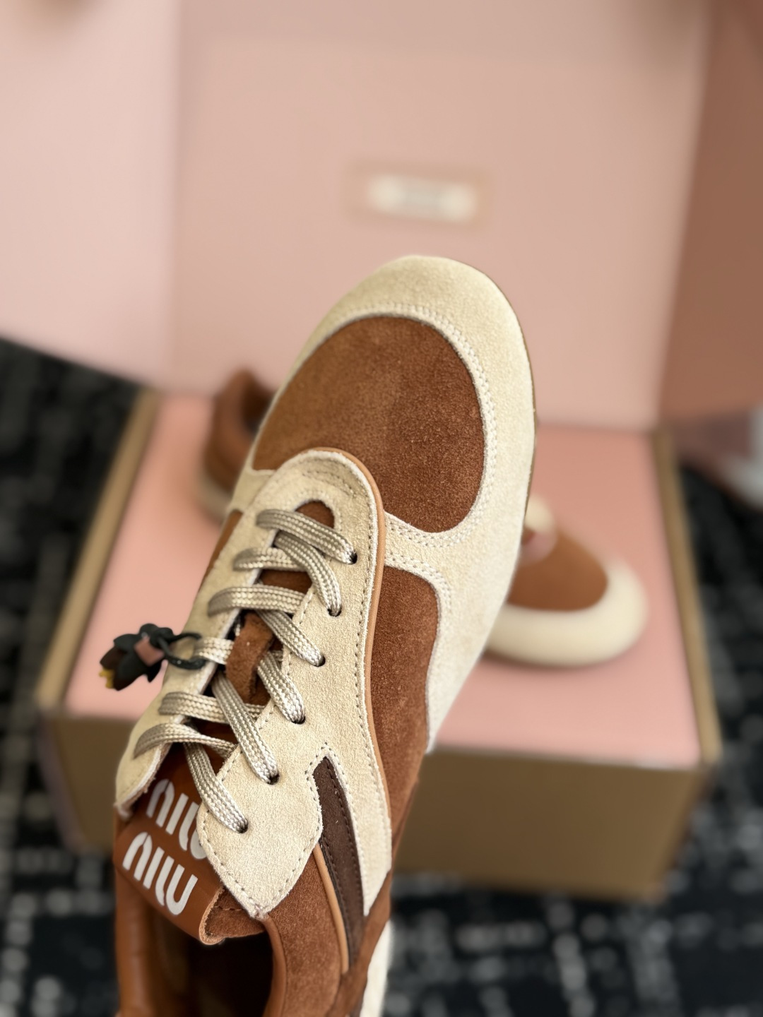 代购级（⚠️官网同步✈️盒包装） Miu Miu 26ss  新色 新款走秀MiuMiu 玛丽珍款德训 休闲鞋  秀场工