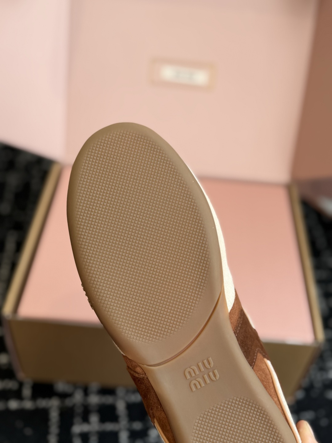 代购级（⚠️官网同步✈️盒包装） Miu Miu 26ss  新色 新款走秀MiuMiu 玛丽珍款德训 休闲鞋  秀场工