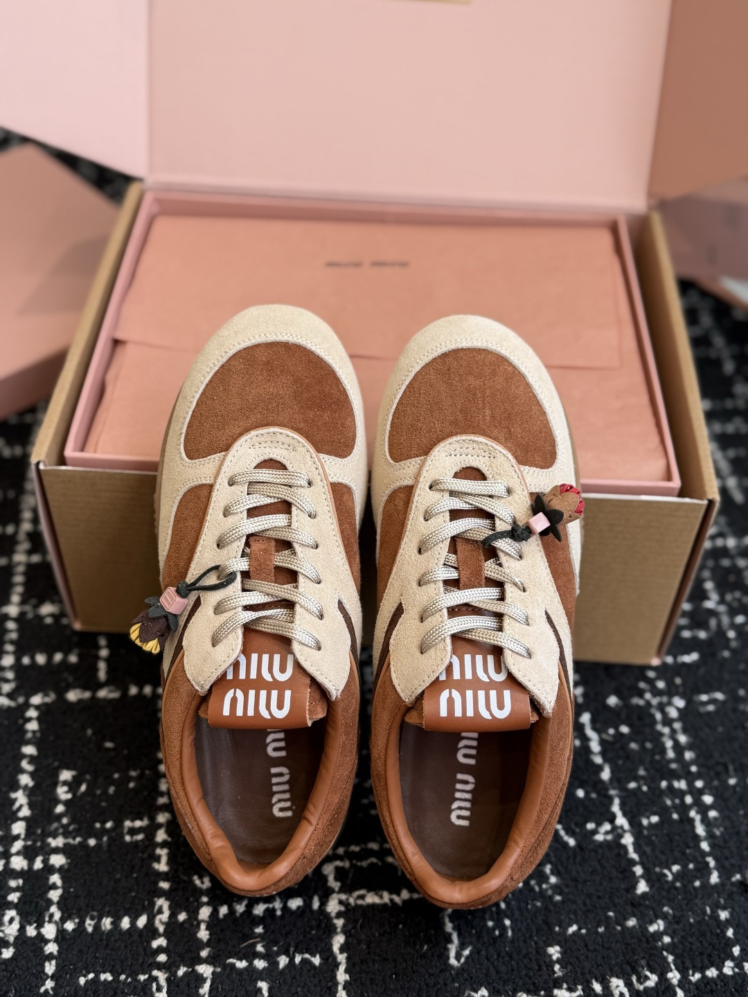 代购级（⚠️官网同步✈️盒包装） Miu Miu 26ss  新色 新款走秀MiuMiu 玛丽珍款德训 休闲鞋  秀场工