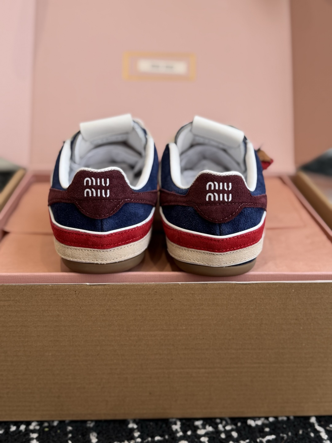 代购级(⚠️官网同步✈️盒包装) Miu Miu 26ss 新色 新款走秀MiuMiu 玛丽珍款德训 休闲鞋 秀场工 代购级(⚠️官网同步✈️盒包装) Miu Miu 26ss 新色 新款走秀MiuMiu 玛丽珍款德训 休闲鞋 秀场工