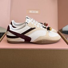 代购级(⚠️官网同步✈️盒包装) Miu Miu 26ss 新色 新款走秀MiuMiu 玛丽珍款德训 休闲鞋 秀场工 代购级(⚠️官网同步✈️盒包装) Miu Miu 26ss 新色 新款走秀MiuMiu 玛丽珍款德训 休闲鞋 秀场工