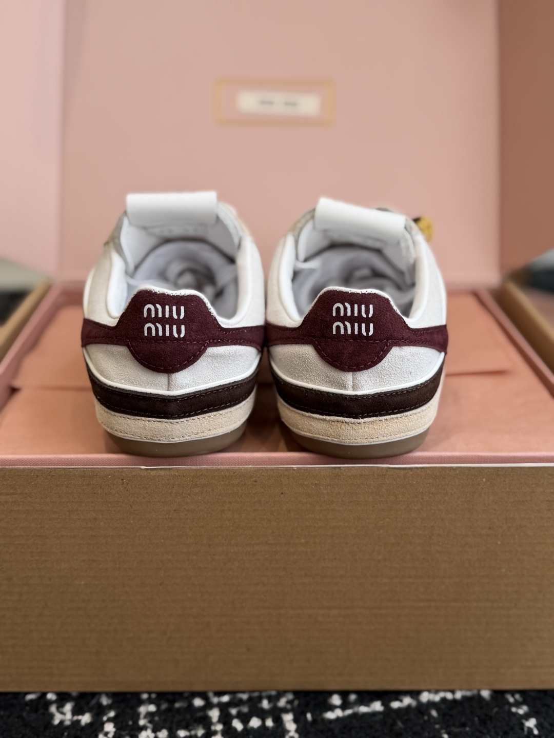 代购级(⚠️官网同步✈️盒包装) Miu Miu 26ss 新色 新款走秀MiuMiu 玛丽珍款德训 休闲鞋 秀场工 代购级(⚠️官网同步✈️盒包装) Miu Miu 26ss 新色 新款走秀MiuMiu 玛丽珍款德训 休闲鞋 秀场工
