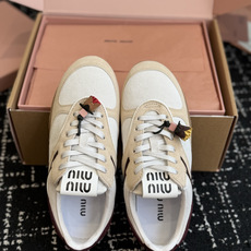 代购级(⚠️官网同步✈️盒包装) Miu Miu 26ss 新色 新款走秀MiuMiu 玛丽珍款德训 休闲鞋 秀场工 代购级(⚠️官网同步✈️盒包装) Miu Miu 26ss 新色 新款走秀MiuMiu 玛丽珍款德训 休闲鞋 秀场工