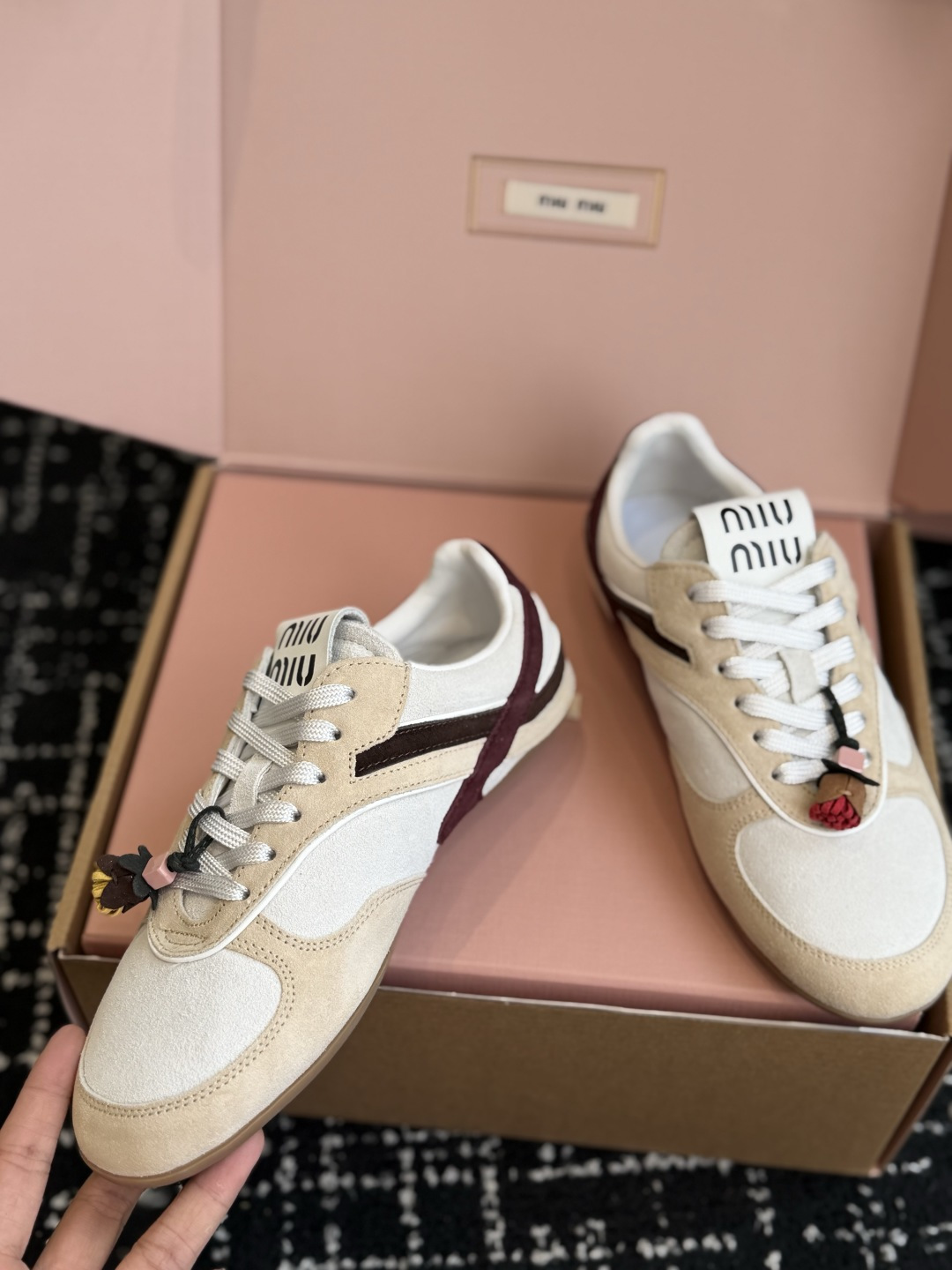 代购级(⚠️官网同步✈️盒包装) Miu Miu 26ss 新色 新款走秀MiuMiu 玛丽珍款德训 休闲鞋 秀场工 代购级(⚠️官网同步✈️盒包装) Miu Miu 26ss 新色 新款走秀MiuMiu 玛丽珍款德训 休闲鞋 秀场工