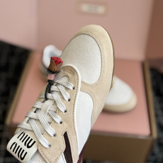 代购级(⚠️官网同步✈️盒包装) Miu Miu 26ss 新色 新款走秀MiuMiu 玛丽珍款德训 休闲鞋 秀场工 代购级(⚠️官网同步✈️盒包装) Miu Miu 26ss 新色 新款走秀MiuMiu 玛丽珍款德训 休闲鞋 秀场工