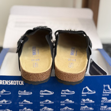 代购级 Birkenstock 克罗心 26ss 新款 勃肯 情侣款 包头拖 这两个品牌刚出联名我就心动了 代购找很久才 代购级 Birkenstock 克罗心 26ss 新款 勃肯 情侣款 包头拖 这两个品牌刚出联名我就心动了 代购找很久才