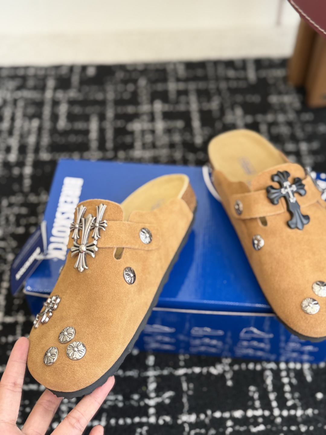 代购级 Birkenstock 克罗心 26ss 新款 勃肯 情侣款 包头拖 这两个品牌刚出联名我就心动了 代购找很久才 代购级 Birkenstock 克罗心 26ss 新款 勃肯 情侣款 包头拖 这两个品牌刚出联名我就心动了 代购找很久才