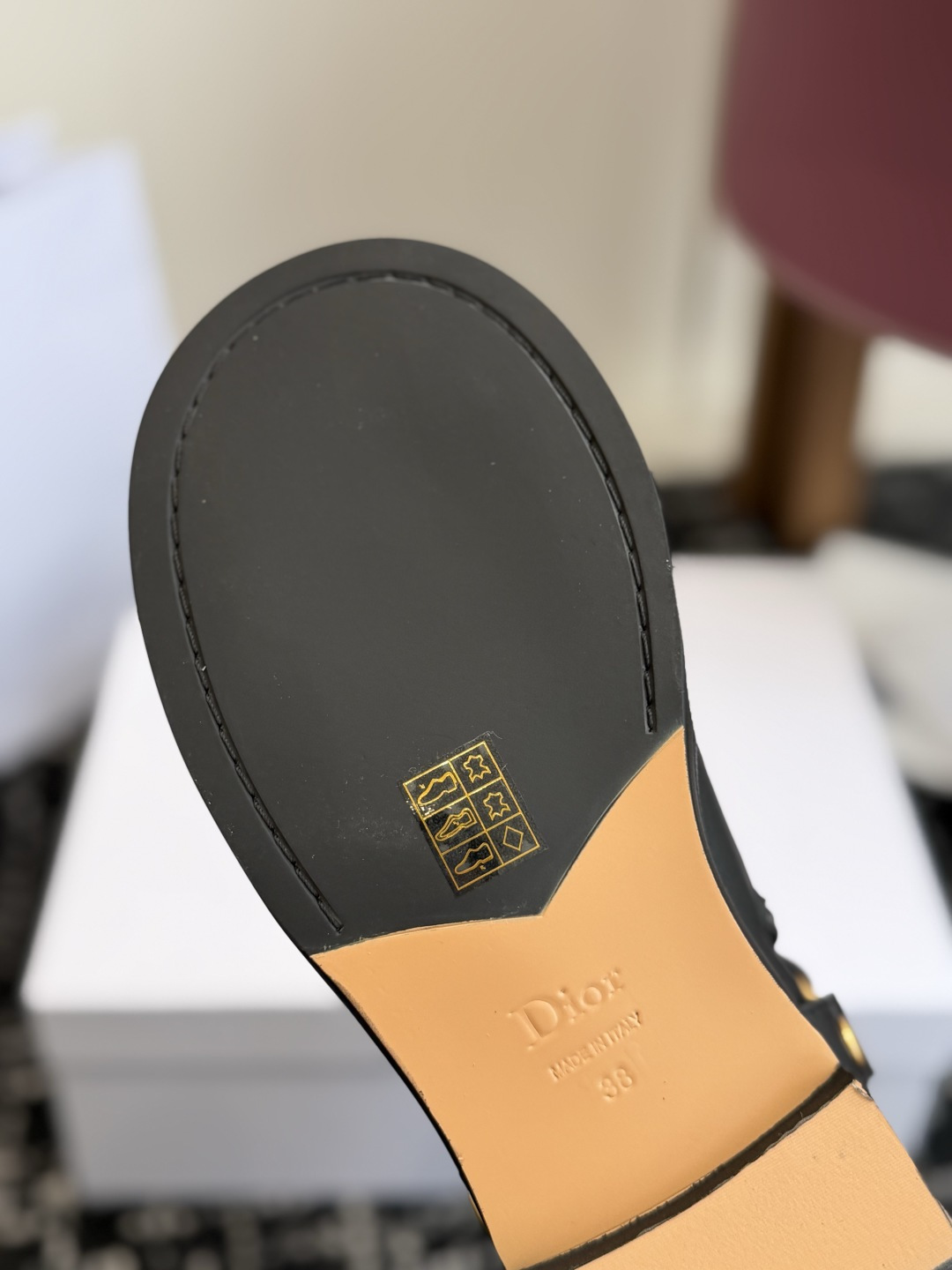 代购级 Dior迪奥 26ss 新款秋冬英伦风布洛克厚底马丁靴！ 楦型百搭瘦脚yyds.造型立体饱满，帅气十足  上脚舒