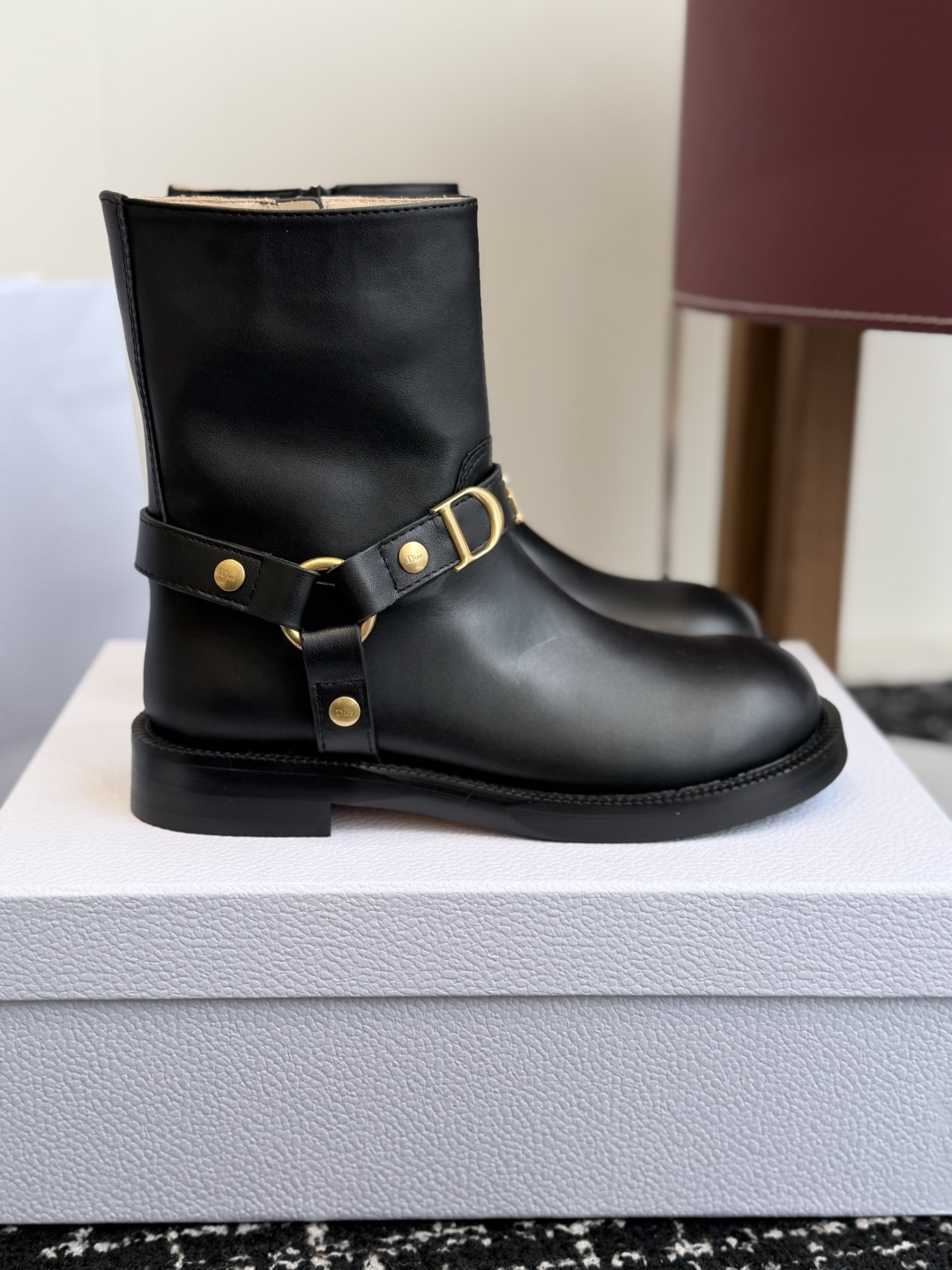 代购级 Dior迪奥 26ss 新款秋冬英伦风布洛克厚底马丁靴！ 楦型百搭瘦脚yyds.造型立体饱满，帅气十足  上脚舒