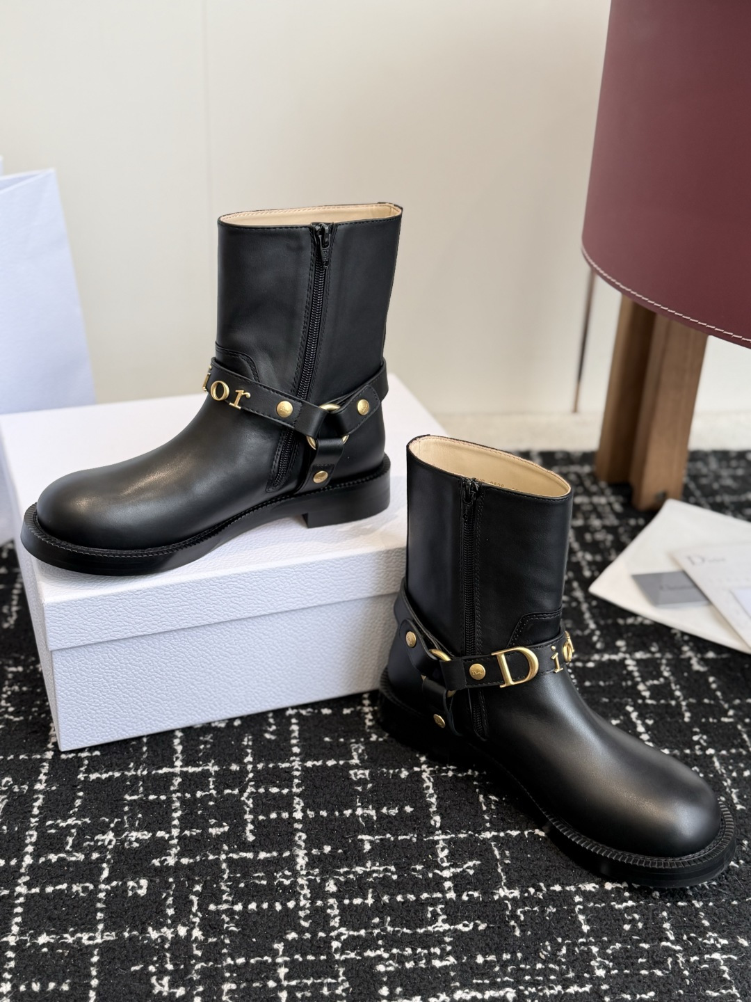 代购级 Dior迪奥 26ss 新款秋冬英伦风布洛克厚底马丁靴！ 楦型百搭瘦脚yyds.造型立体饱满，帅气十足  上脚舒