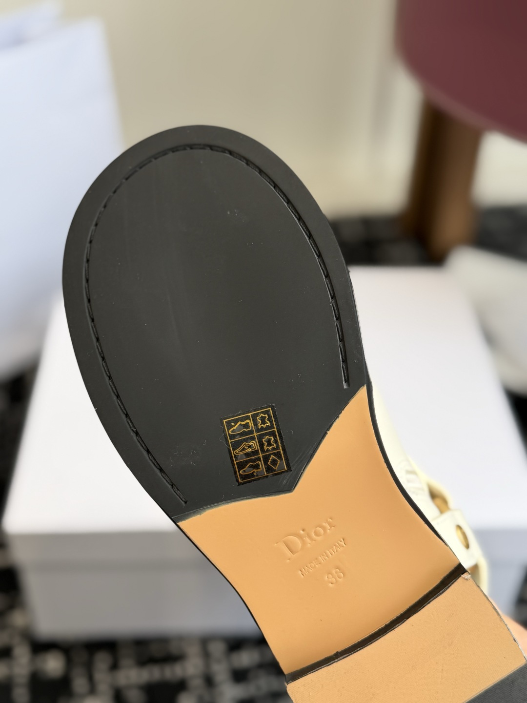 代购级 Dior迪奥 26ss 新款秋冬英伦风布洛克厚底马丁靴！ 楦型百搭瘦脚yyds.造型立体饱满，帅气十足  上脚舒