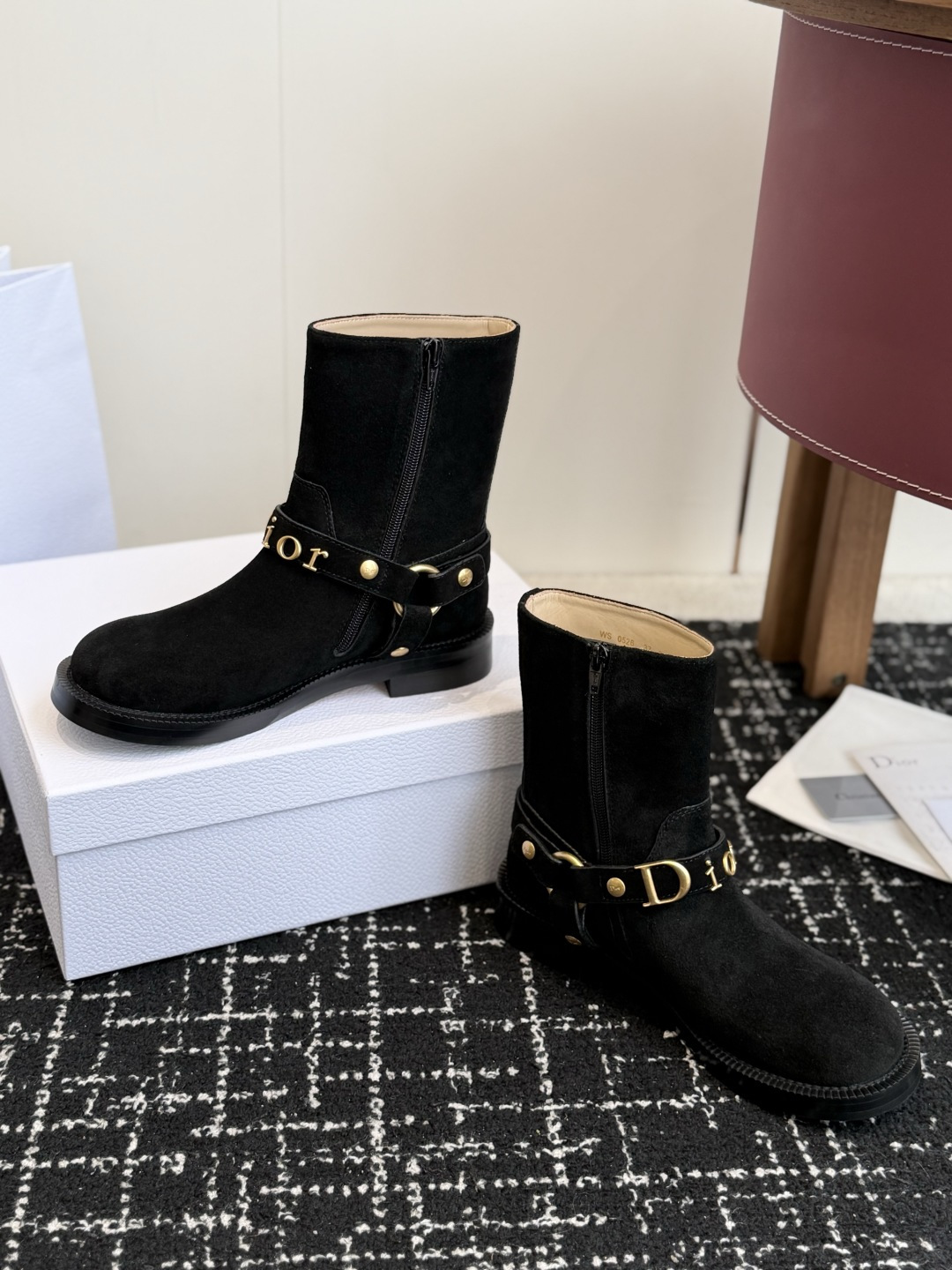 代购级 Dior迪奥 26ss 新款秋冬英伦风布洛克厚底马丁靴! 楦型百搭瘦脚yyds.造型立体饱满,帅气十足 上脚舒 代购级 Dior迪奥 26ss 新款秋冬英伦风布洛克厚底马丁靴! 楦型百搭瘦脚yyds.造型立体饱满,帅气十足 上脚舒