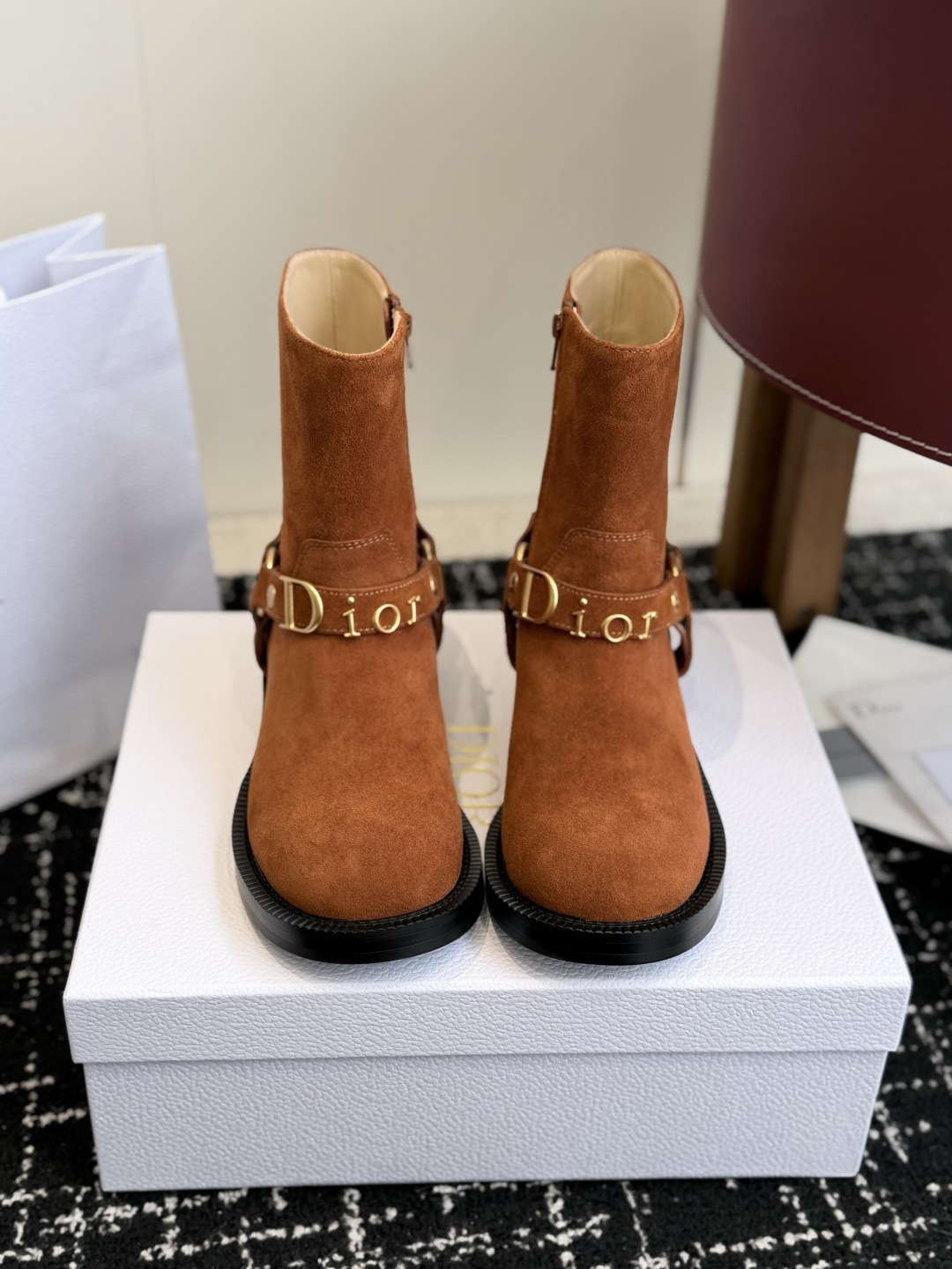 代购级 Dior迪奥 26ss 新款秋冬英伦风布洛克厚底马丁靴! 楦型百搭瘦脚yyds.造型立体饱满,帅气十足 上脚舒 代购级 Dior迪奥 26ss 新款秋冬英伦风布洛克厚底马丁靴! 楦型百搭瘦脚yyds.造型立体饱满,帅气十足 上脚舒