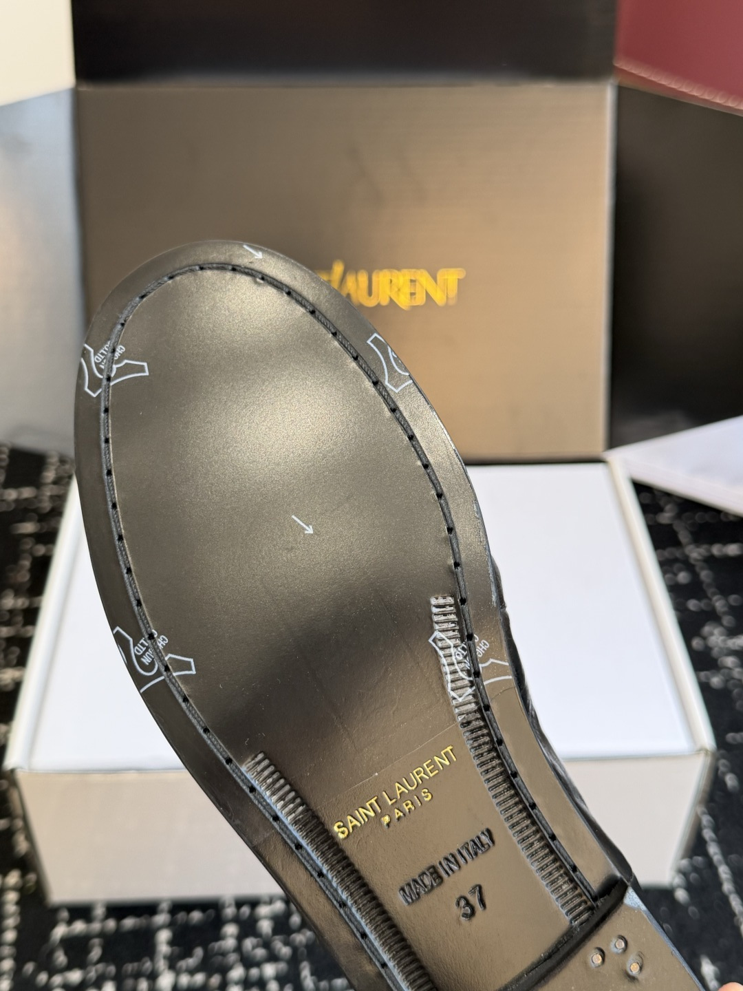 代购级（⚠️官网同步✈️盒包装） YSL Yves Saint Laurent  (杨树林）大爆款情侣 樂福鞋小牛皮制造