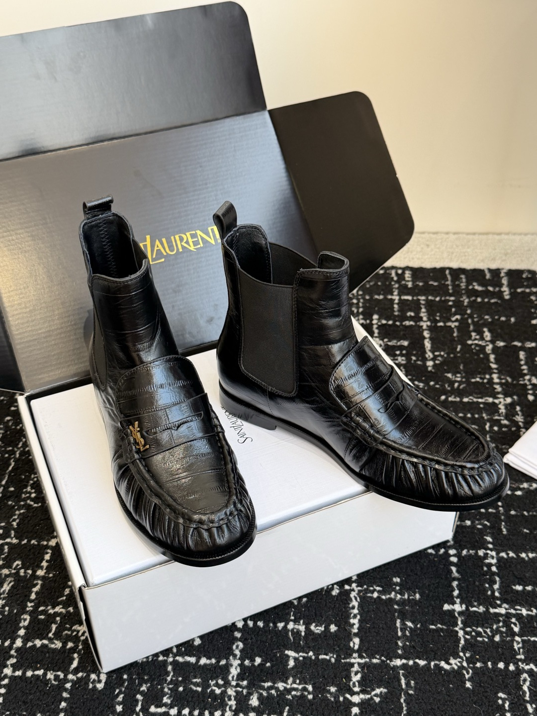 代购级（⚠️官网同步✈️盒包装） YSL Yves Saint Laurent  (杨树林）大爆款情侣 樂福鞋小牛皮制造