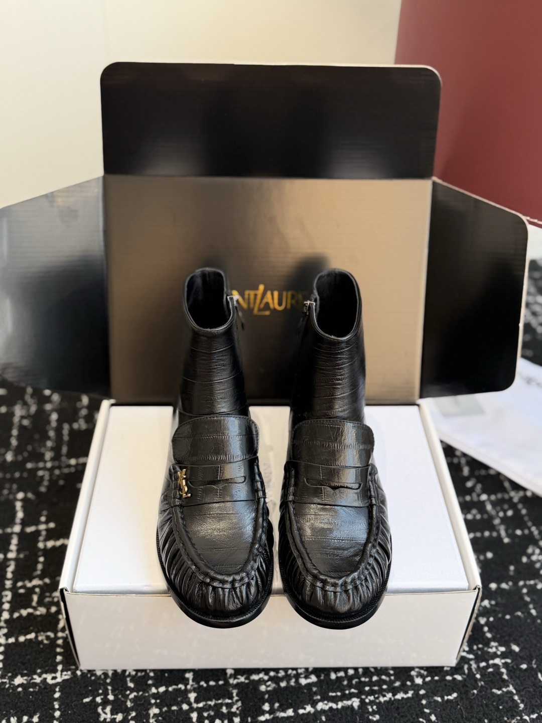 代购级(⚠️官网同步✈️盒包装) YSL Yves Saint Laurent (杨树林)大爆款情侣 樂福鞋小牛皮制造 代购级(⚠️官网同步✈️盒包装) YSL Yves Saint Laurent (杨树林)大爆款情侣 樂福鞋小牛皮制造